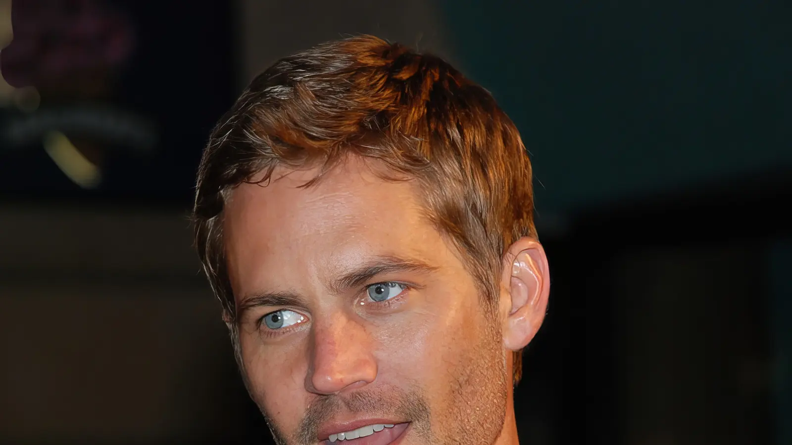 Paul Walker sonríe durante la premiere de Fast & Furious en Los Ángeles en 2009
