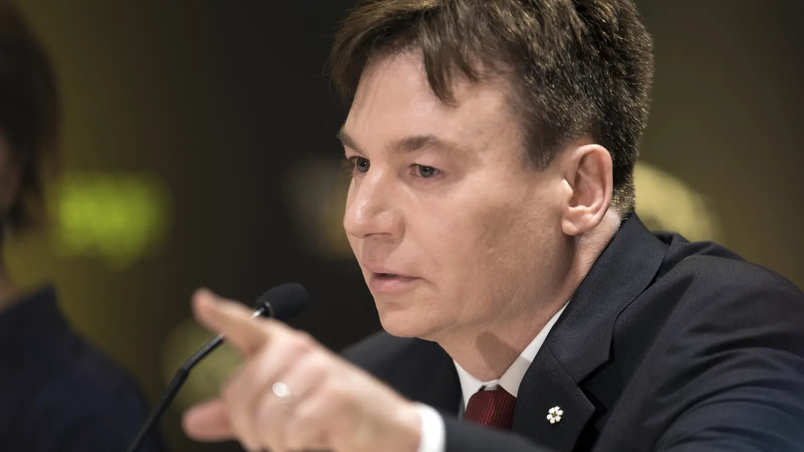Mike Myers habla durante una conferencia de los Invictus Games de 2017.